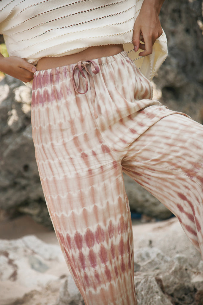 women's tie dye drawstring pant close up