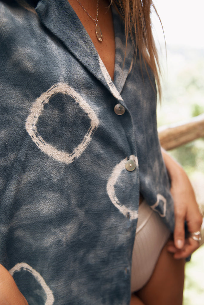 women's blue tie dye shirt close p view